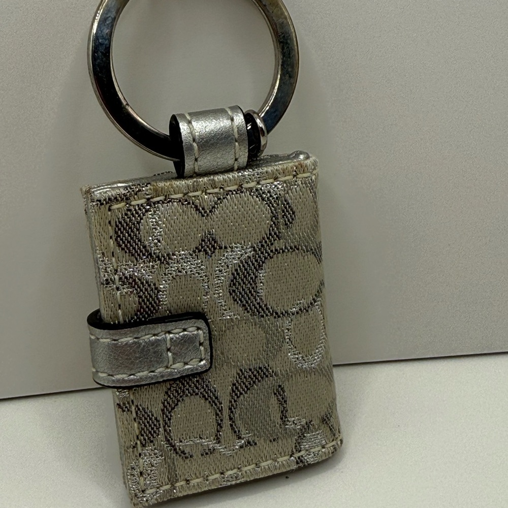 Coach Silver Signature Mini Photo Holder key charm with Rhinestone Buckle - Picture 2 of 8